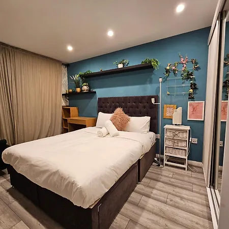 Wallwood Rooms-3